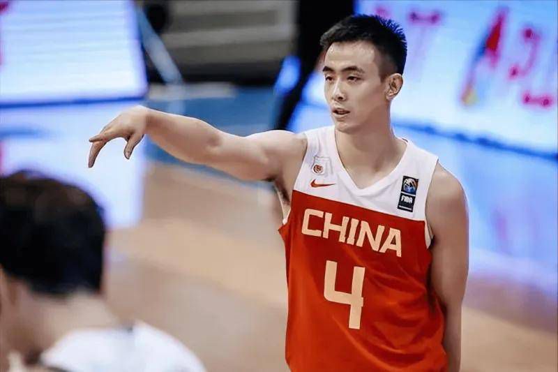 “毕德曼慧星”正朝着地球飞驰而来，给人类致命一击。政府告急步履，研究出一个最好方案——由宇航员坦纳（罗伯特·杜瓦尔 Robert Duvall饰）驾驶“弥赛号”飞船飞往慧星，把预先筹办好的核弹放置到慧星上面引爆，以令它化成碎片或是改变轨道。坦纳勇敢地完成了使命，却发现并没有获得预期结果。慧星碎成了一年夜一小两部门，向地球步步迫近。                                  　　政府敏捷采纳最后的步履，用“诺亚方船”打算保住包罗人类在内的一些地球物种。这是一个奥秘的地下呵护所，只有少数的人可以在这里避开年夜灾难，等灾害散尽后方重建世界。较小的那部门慧星已撞向地球，激发山崩地裂，一片世界末日的气象。而跟从厥后的年夜慧星给地球带来的扑灭水平，将远远超乎人们想象，力挽狂澜的人类进进了倒数时刻。